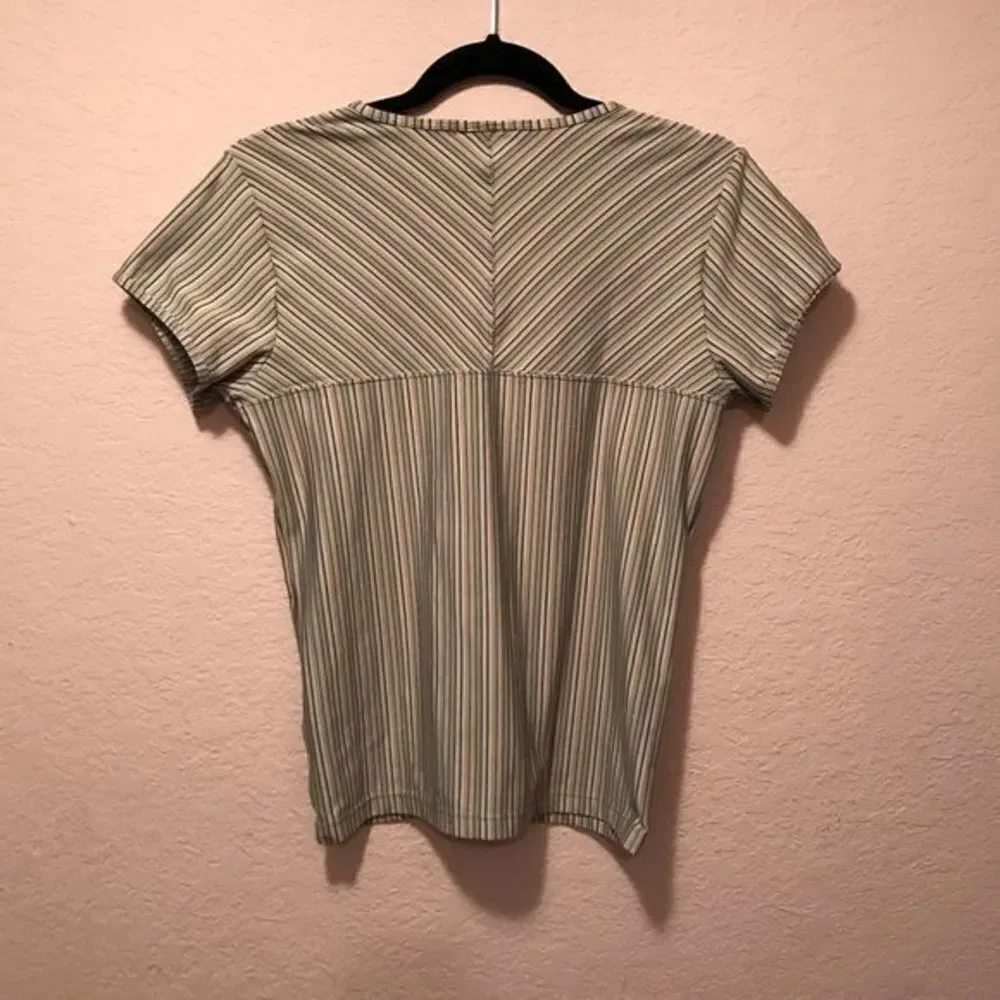 *30off3* NWOT. Nike Dri-Fit top size Medium‎